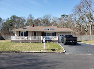 100 Charles St, Holbrook, NY 11741