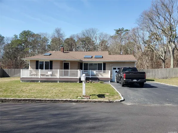 100 Charles Street, Holbrook, NY 11741