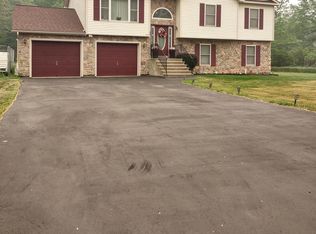 449 Clearview Dr, Long Pond, PA 18334