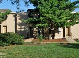 3927 S Crackerneck Rd #9, Independence, MO 64055
