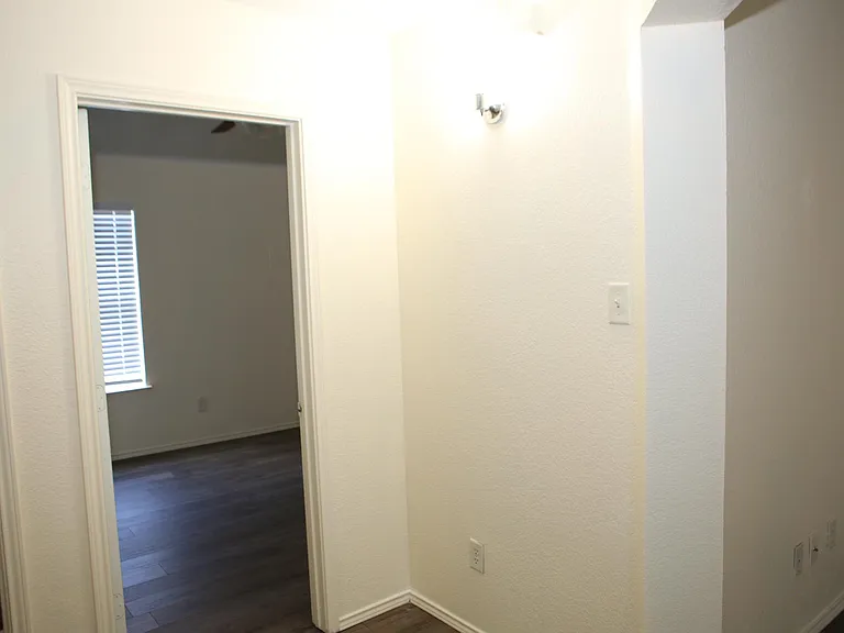 7305 Maplewood Dr — Photo 12
