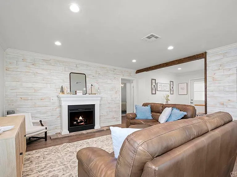 586 Del Mar Ave — Photo 4