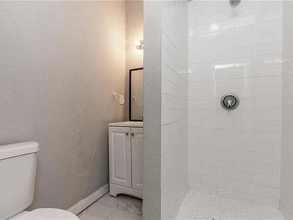 5th image of 5605 E 36th St
