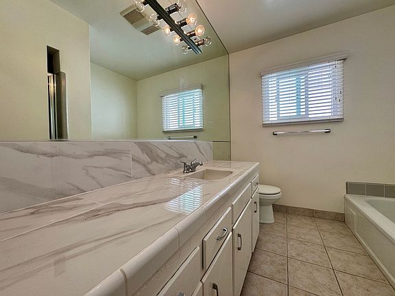 4th image of 122 N Croft Ave APT 7