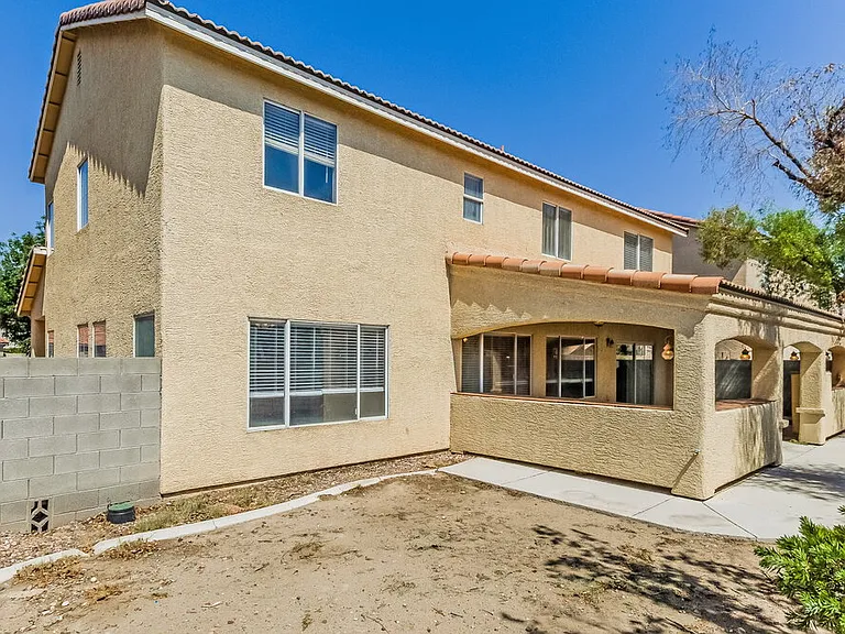 9060 Malarga St — Photo 17