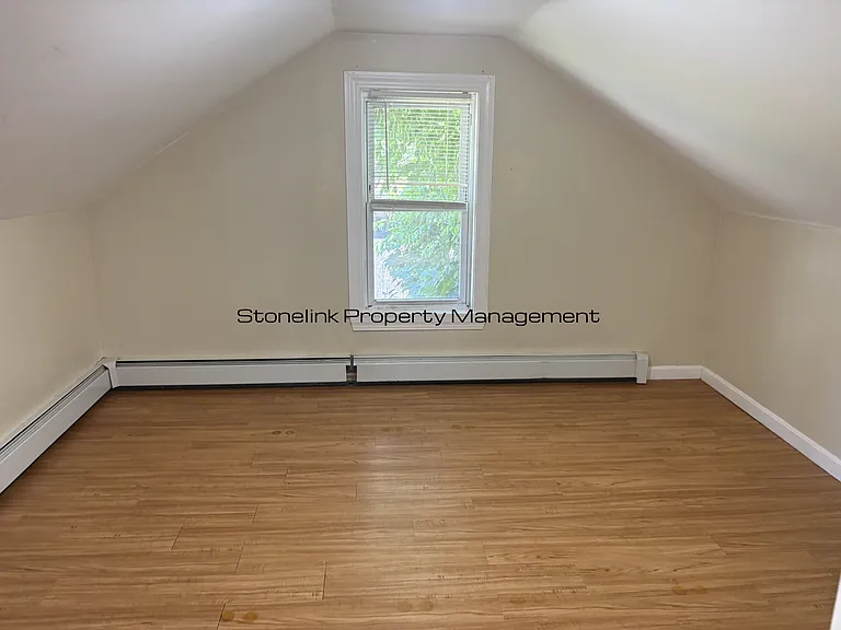 515 E School St — Photo 7