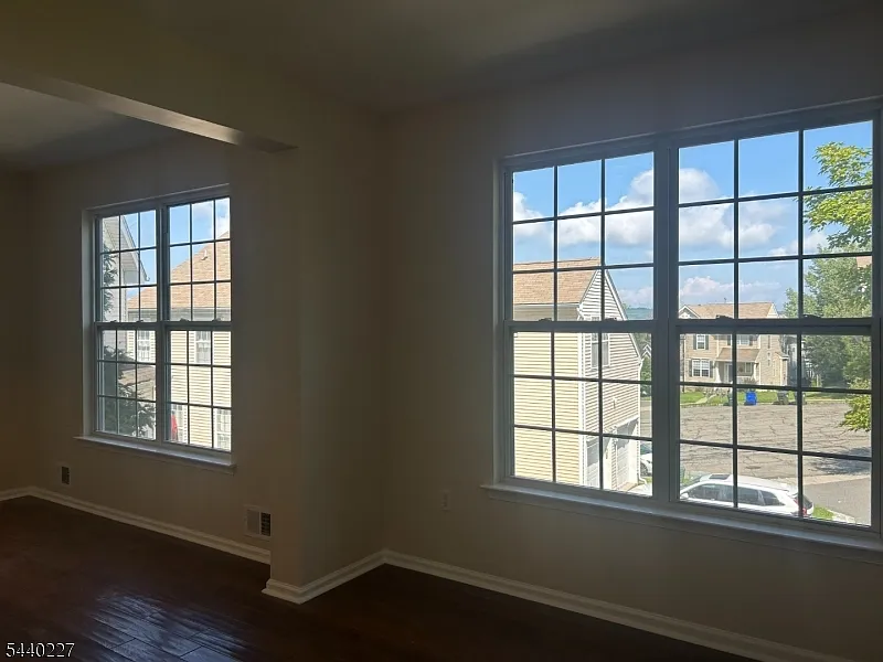 4 bed, 2.5 bath, $3,750 — Photo 4