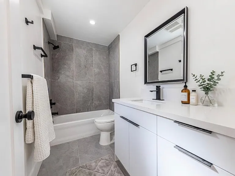Luxury 3 & 4 Bed Townhomes | Walk to NoHo Arts District + Toluca Lake — Photo 20