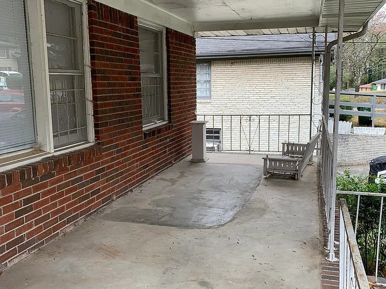 632 Church St NW — Photo 2