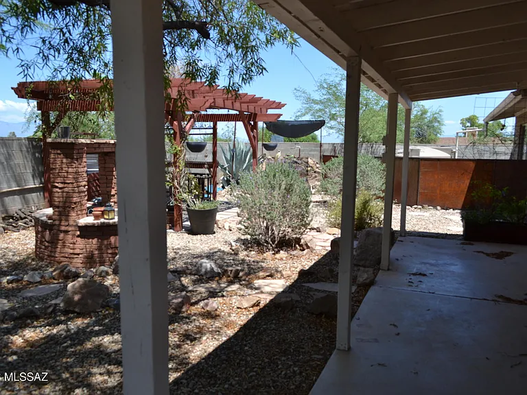 3270 W Capistrano Rd — Photo 31