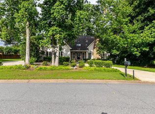 899 Forest Pond Dr, Marietta, GA 30068