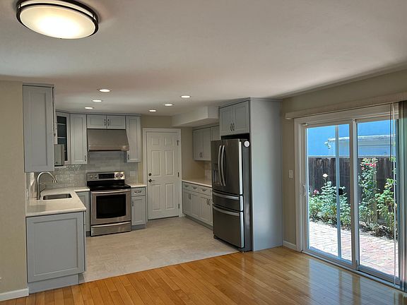3rd image of 4611 Catalina Dr