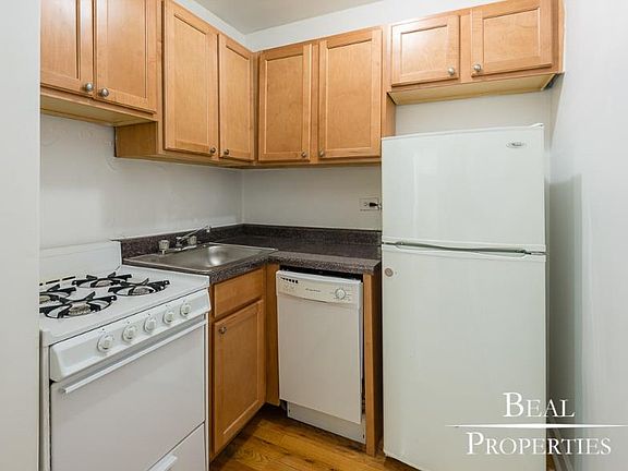 5th image of 711 W Belmont Ave APT 302