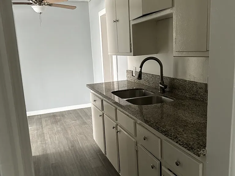 1431 Elm Ave #1 — Photo 3