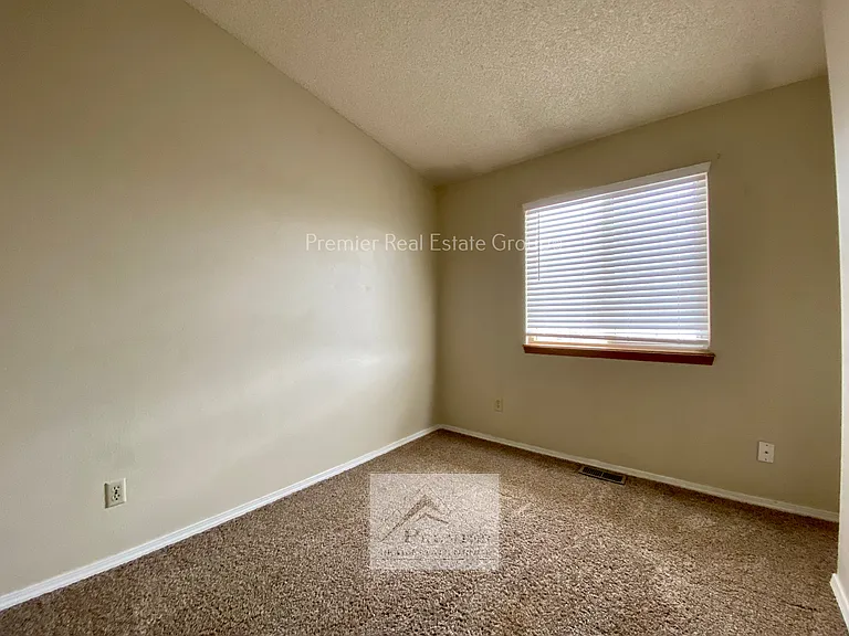 519 Comanche Village Dr — Photo 6