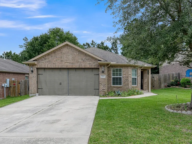 7527 Fettle Ln — Photo 1