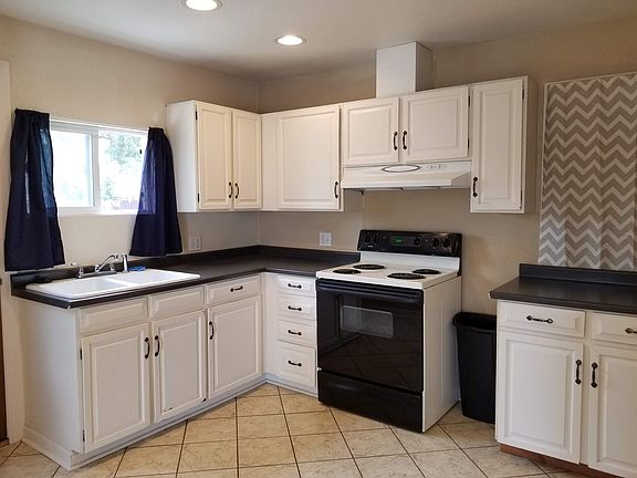 Kitchen Area 1