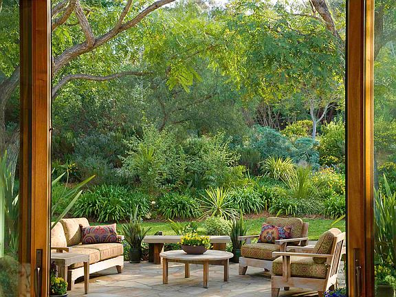 Relaxing parklike setting...