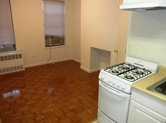 Rented by 4 Points Properties | media 15