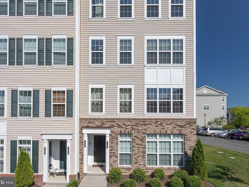 1st image of 17044 Beveridge Dr #32