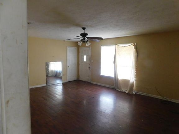 4th image of 208 Parkdale Dr