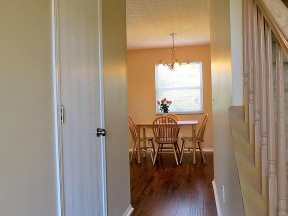 3rd image of 806 Lescar Ln
