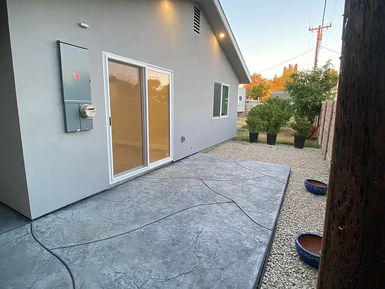 4044 Carlotta St — Photo 4