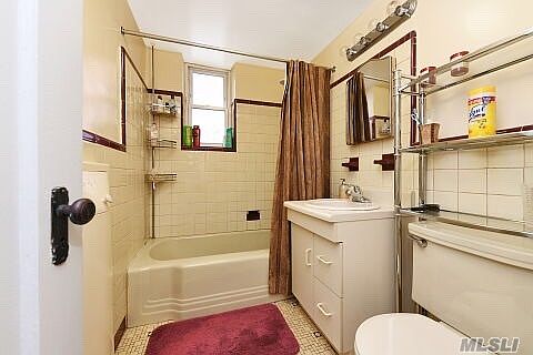 5th image of 2845 44th St