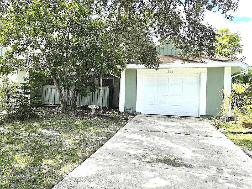 1st image of 1365 SE Rivergreen Circle