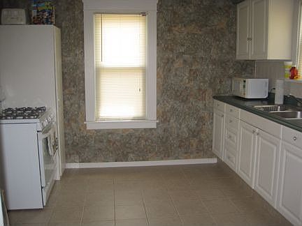 4th image of 159 Westminster Ave