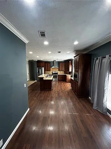 4 bed, 2.0 bath, 2050 sqft, $2,350 — Photo 4