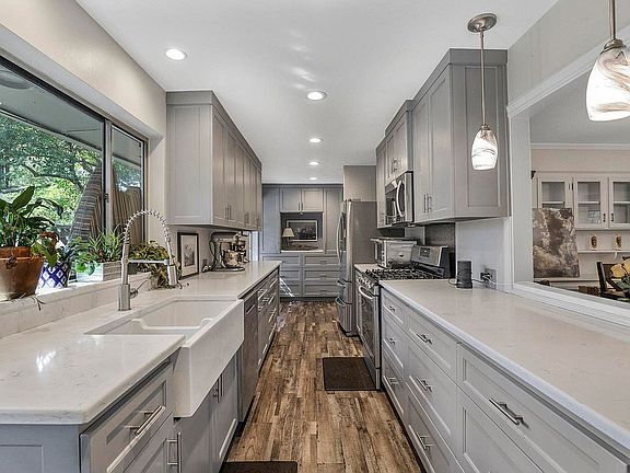 3rd image of 755 James Dr