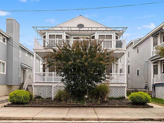 3rd image of 4517 Asbury Ave #4517