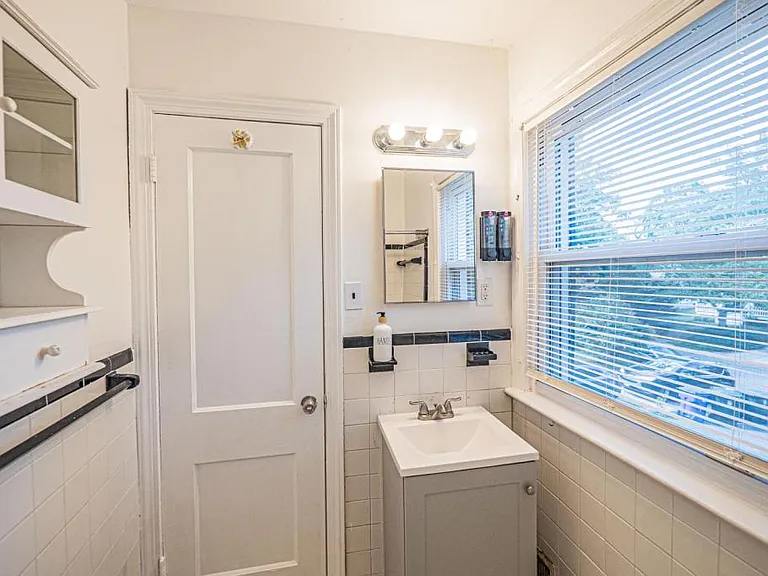 8411 Potomac Ave — Photo 27