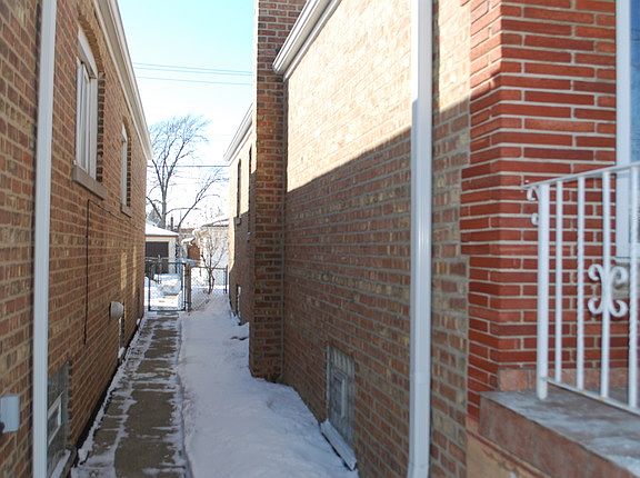 3rd image of 6022 S Narragansett Ave