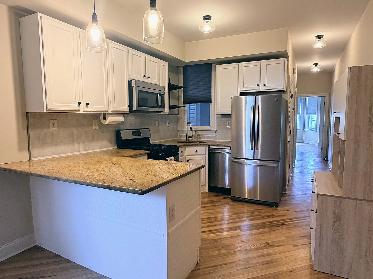 2 bed, 780 sqft, $3,195 — Photo 2