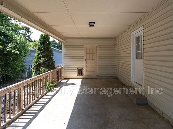 2nd image of 709 Brookridge Cir