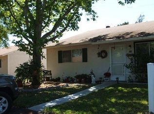 570 W Rosewood Ln, Tavares, FL 32778