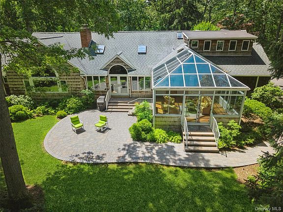 4th image of 63 W Meadow Road