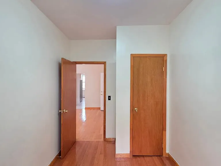 1533 E 32nd St #2 — Photo 8