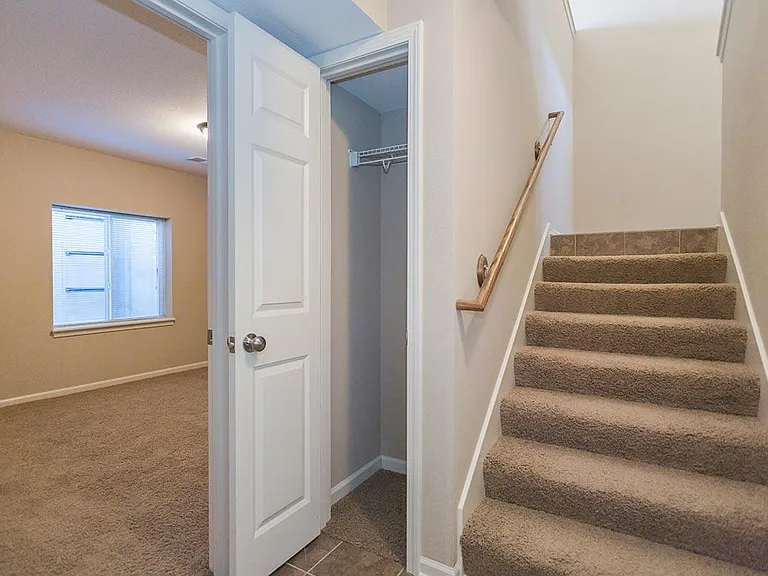 Parkway Oaks Townhomes and Duplexes — Photo 57