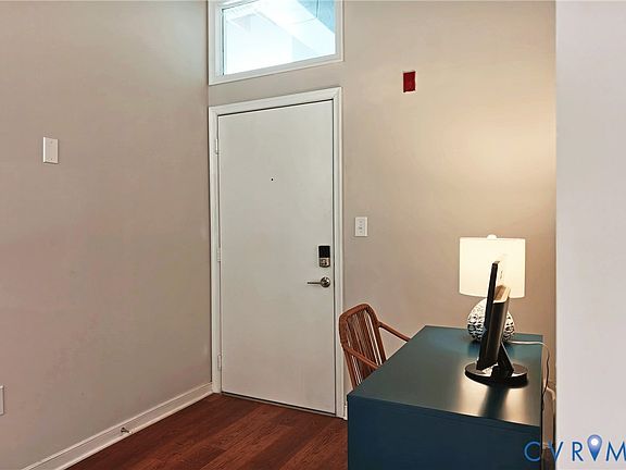 3rd image of 1716 Summit Ave Unit 4