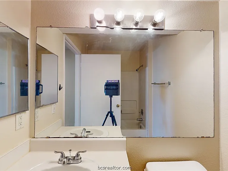 529 Sw Pkwy #102 — Photo 16