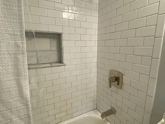 2nd image of 2025 W Melrose St Unit 1R