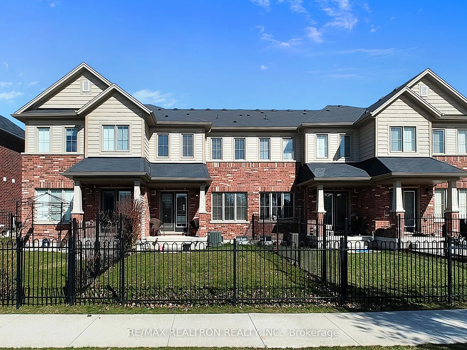 3 bed, $2,450 — Photo 2