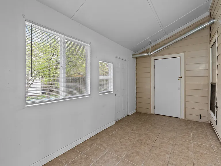 405 Falling Ln #1 — Photo 33