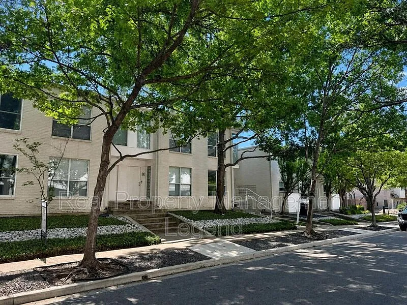 2 bed, 3.0 bath, 1338 sqft, $3,400 — Photo 2