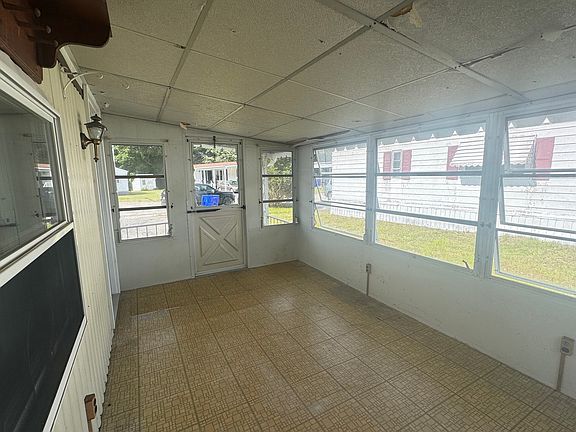 4th image of 38 Hickory Rd