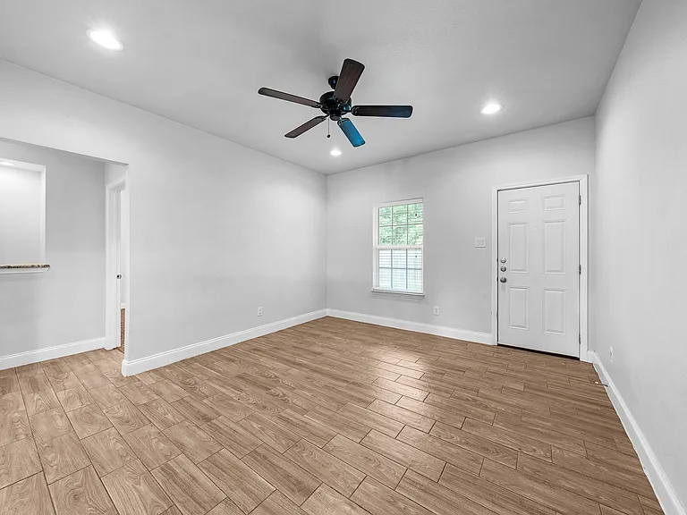 4810 Jefferson St — Photo 8