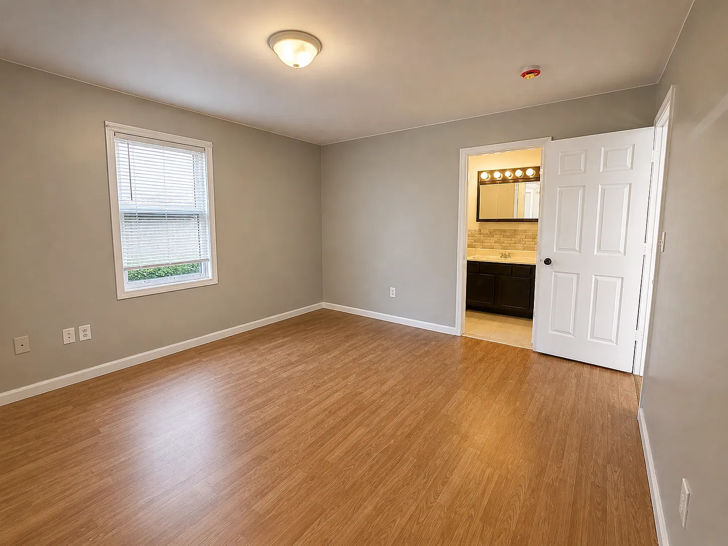 4 bed, 1395 sqft, $2,499 — Photo 3